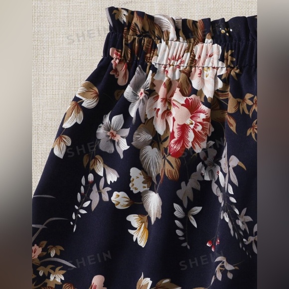 White & Blue Floral Set Tie Back Crochet Cami Top & Paperbag Waist Shorts Set SM - Picture 3 of 6